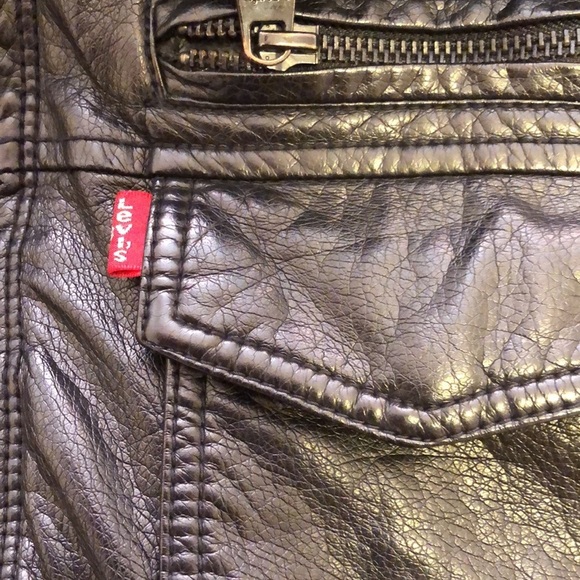 Levi’s black faux hooded Sherpa trucker jacket.  Size L - Picture 5 of 10